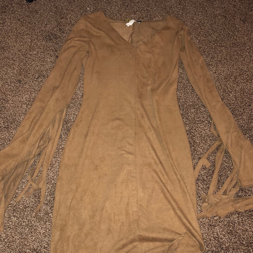 Cute brown dress with fringe sleeves!